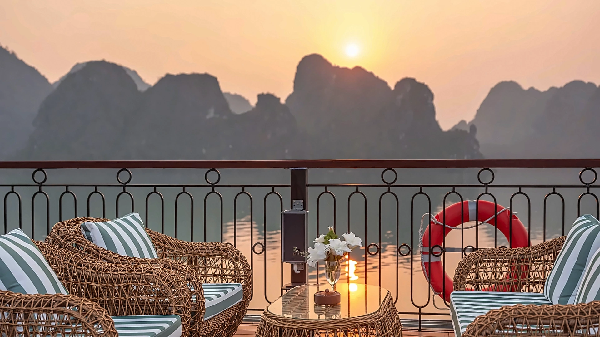 2D1N & 3D2N | Luxury relaxing in Indochine Grand Cruise in Lan Ha Bay